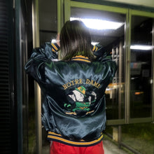 画像をギャラリービューアに読み込む, 80&#39;S USA製 / NOTRE DAME NYLON STADIUM JKT (UNISEX)
